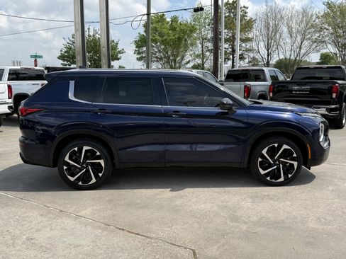 Used 2022 Mitsubishi Outlander SE image 3