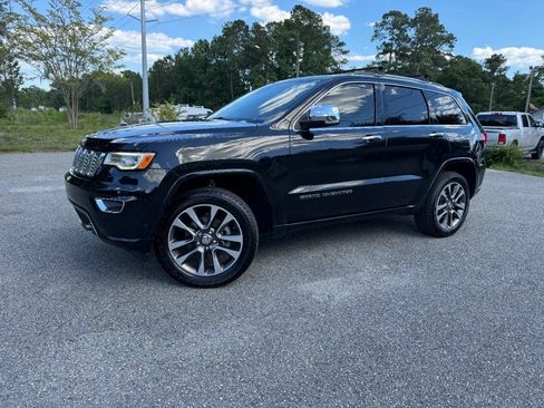 Used 2017 Jeep Grand Cherokee Overland w/ Jeep Active Safety Group AWD/4WD image 29