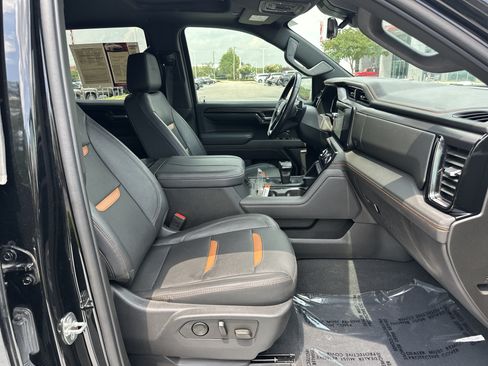 Used 2023 GMC Sierra 1500 AT4 w/ AT4 Premium Package AWD/4WD image 33