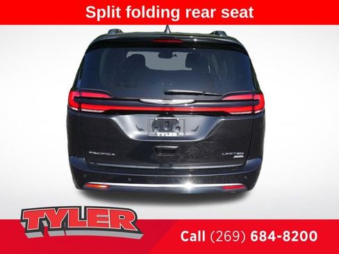 Used 2022 Chrysler Pacifica Limited AWD/4WD image 7