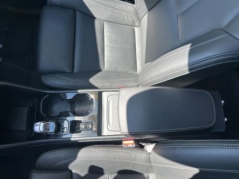 Certified 2025 Volvo XC40 B5 Plus AWD/4WD image 26