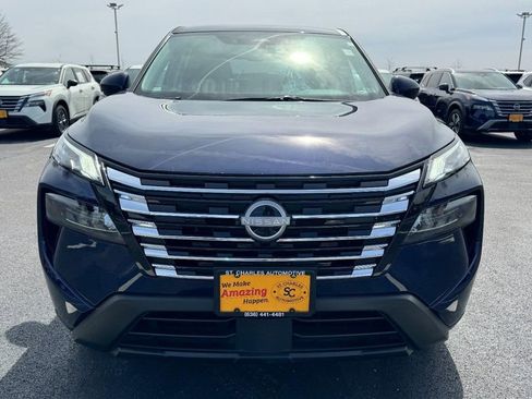 Used 2025 Nissan Rogue SV image 9