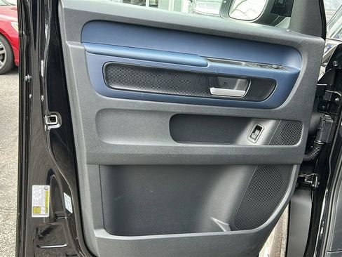 New 2025 Volkswagen ID. Buzz Pro S RWD image 9
