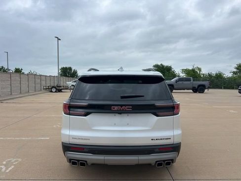 Used 2025 GMC Acadia Elevation w/ Elevation Premium Package image 5