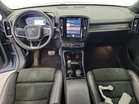Used 2021 Volvo XC40 T4 R-Design w/ Climate Package FWD image 16