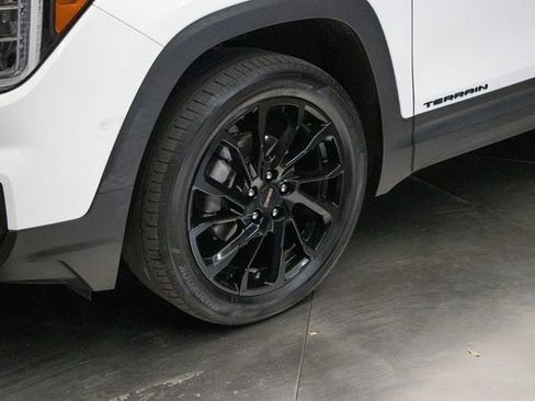 Used 2024 GMC Terrain SLE w/ Elevation Edition AWD/4WD image 8