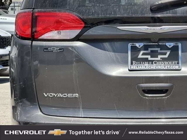 Used 2022 Chrysler Voyager LX FWD image 6