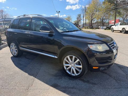 Used 2010 Volkswagen Touareg TDI AWD/4WD image 8