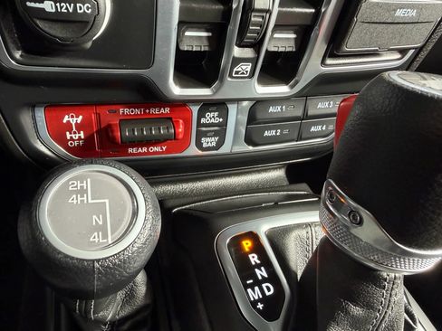 Used 2025 Jeep Wrangler Unlimited Rubicon image 23