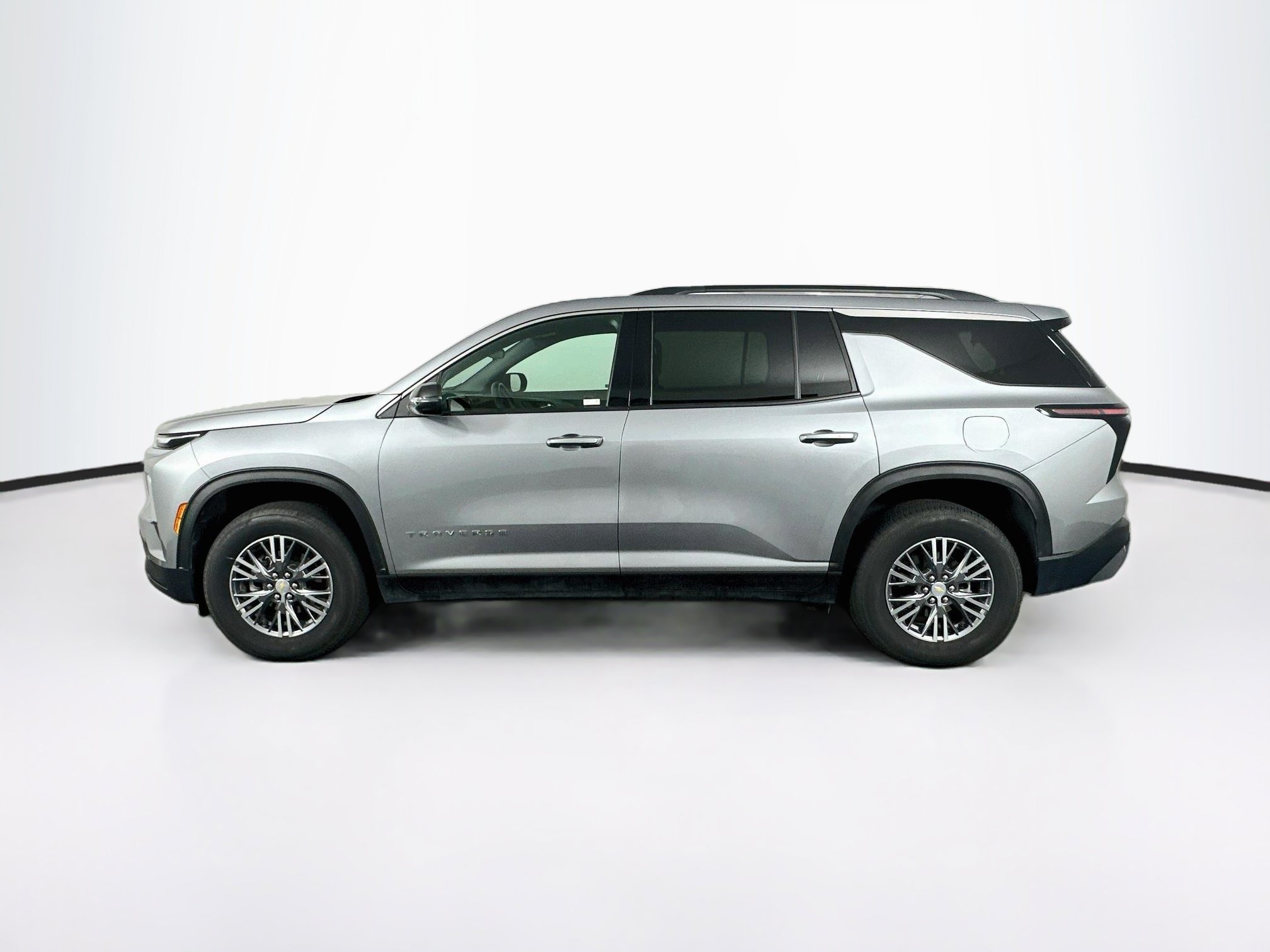 Used 2026 Chevrolet Traverse LT FWD image 4