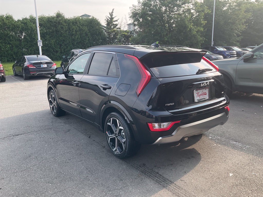 Used 2025 Kia Niro EX Touring FWD image 5