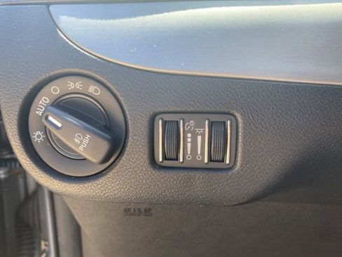 Used 2019 Dodge Grand Caravan GT FWD image 14