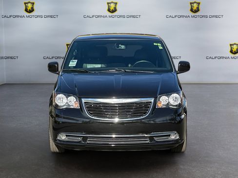 Used 2015 Chrysler Town & Country S w/ Driver Convenience Group image 8