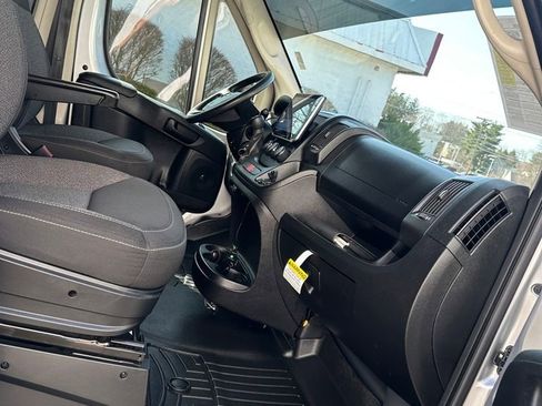Used 2017 RAM ProMaster 1500 w/ Interior Convenience Group image 32