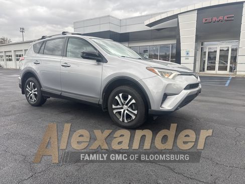 Used 2017 Toyota RAV4 LE image 1