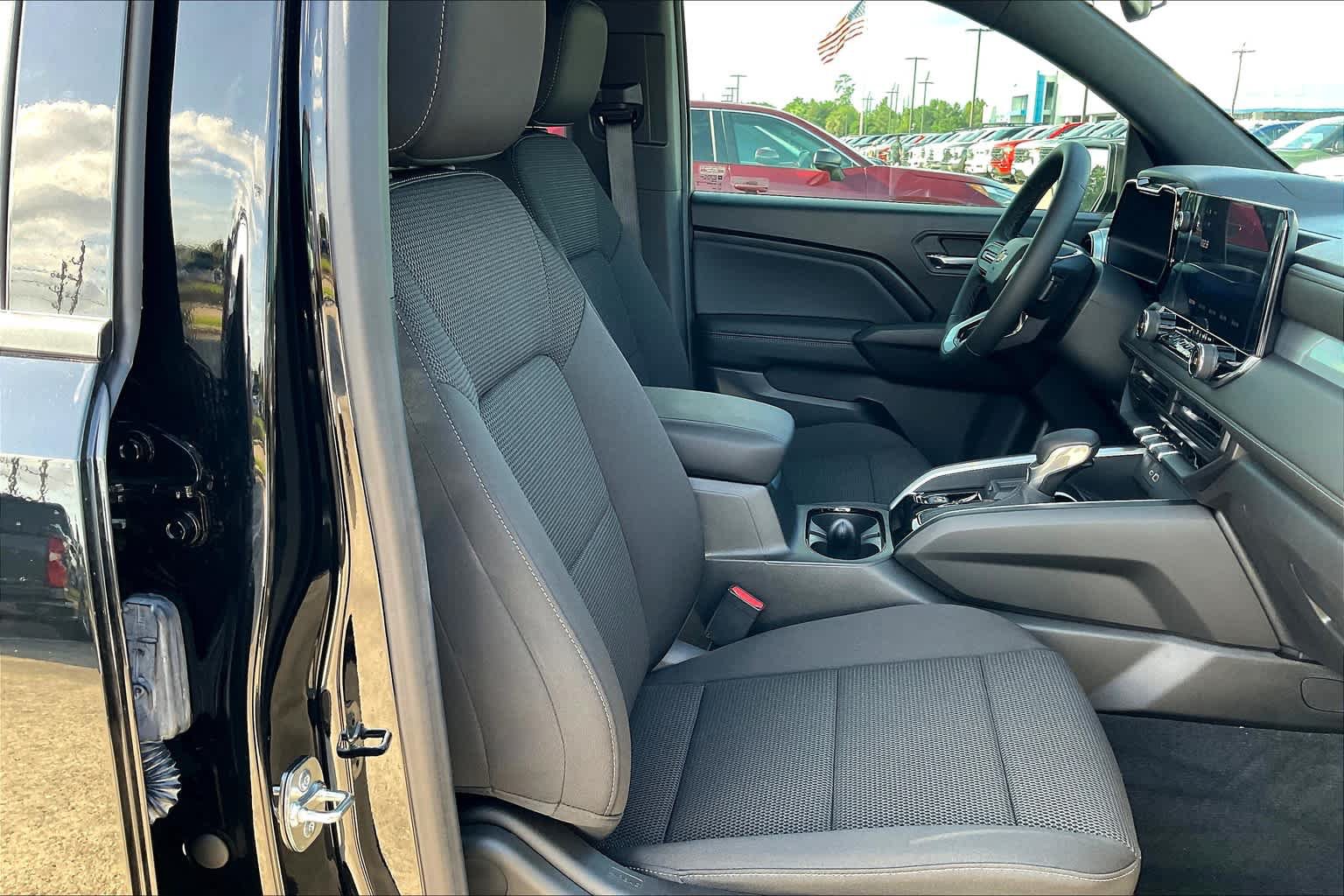 Used 2024 Chevrolet Colorado LT w/ LT Convenience Package RWD image 9