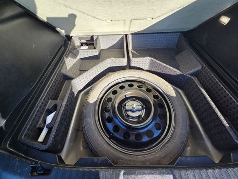 Used 2019 Ford Edge SE image 29