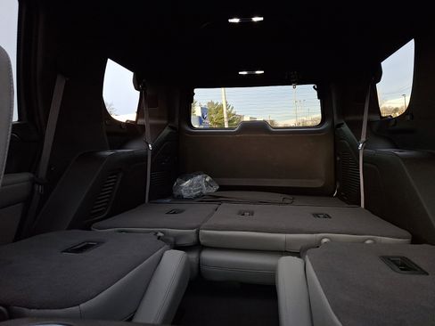 Certified 2023 GMC Yukon SLT w/ SLT Luxury Package image 19