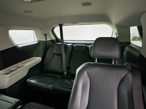 Used 2024 Kia Carnival LX image 28