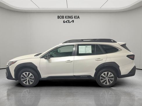 Used 2023 Subaru Outback Premium AWD/4WD image 2