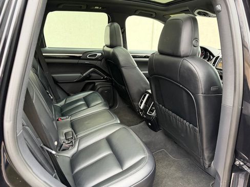 Used 2016 Porsche Cayenne image 17