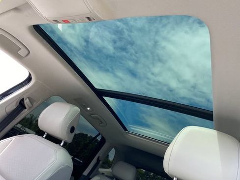 Used 2021 Volkswagen Tiguan SE w/ Panoramic Sunroof Package AWD/4WD image 22