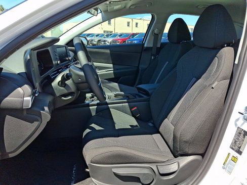 New 2026 Hyundai Elantra SE FWD image 9