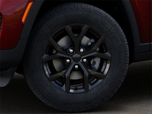 New 2025 Jeep Grand Cherokee Altitude image 8