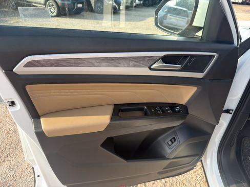Used 2021 Volkswagen Atlas Cross Sport SE FWD image 24