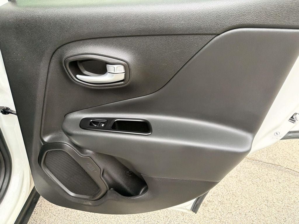 Used 2023 Jeep Renegade Latitude AWD/4WD image 22