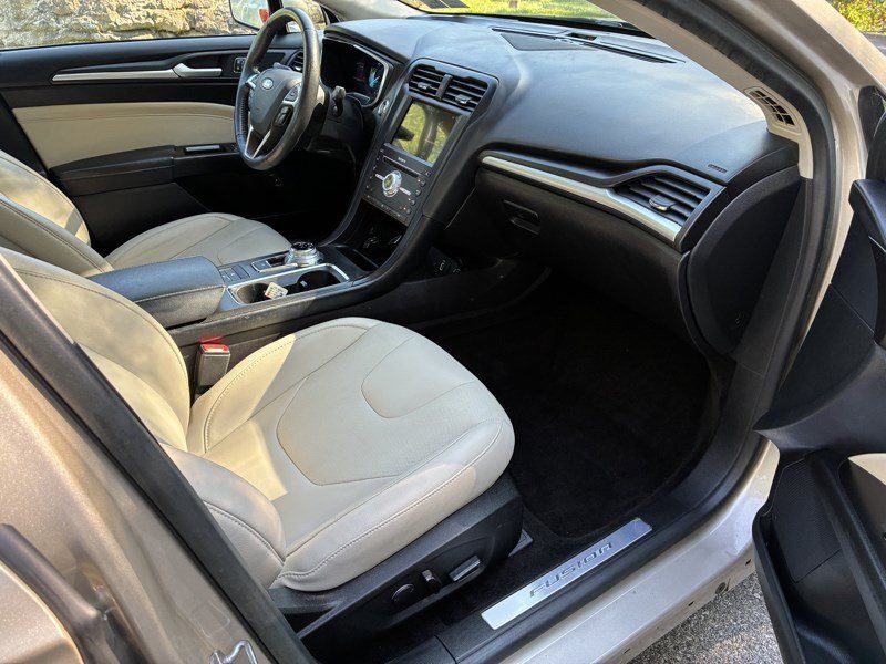 Used 2018 Ford Fusion Titanium FWD image 18