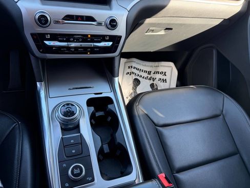 Used 2021 Ford Explorer XLT w/ Equipment Group 202A image 15