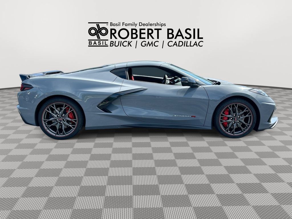 Used 2024 Chevrolet Corvette Stingray Premium Cpe w/ Z51 Performance Package RWD image 9