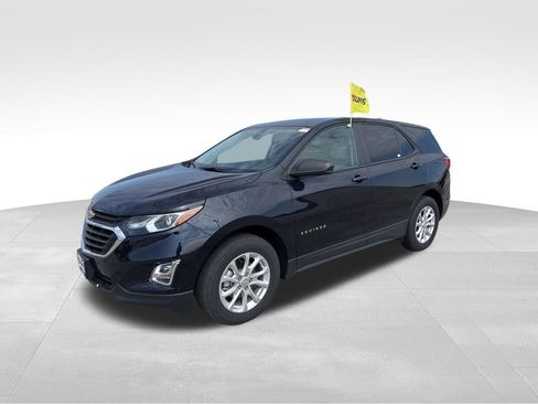 Used 2021 Chevrolet Equinox LS w/ LS Convenience Package AWD/4WD image 3