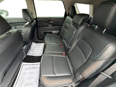 Used 2022 Nissan Pathfinder SL w/ Lighting Package (N92) AWD/4WD image 10