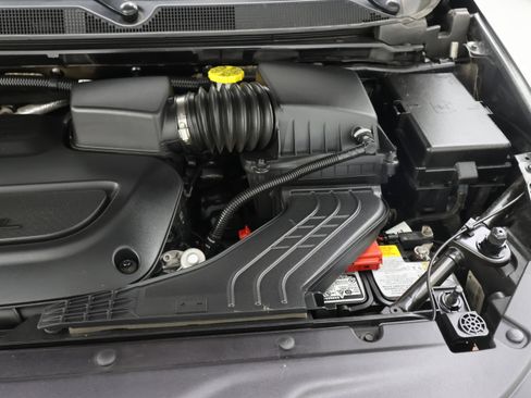 Used 2024 Chrysler Pacifica Touring-L FWD image 18