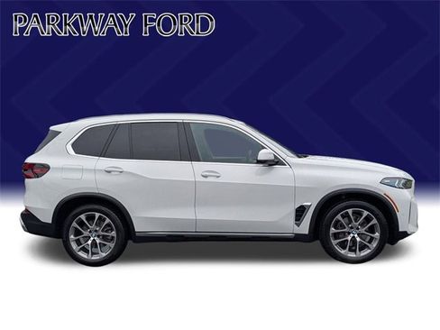 Used 2024 BMW X5 xDrive40i w/ Premium Package image 4