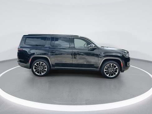 Used 2022 Jeep Wagoneer Series III w/ Premium Group I AWD/4WD image 9