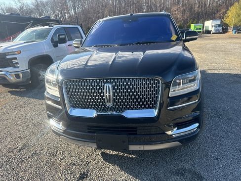 Used 2019 Lincoln Navigator Reserve image 2