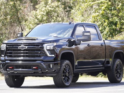 Used 2025 Chevrolet Silverado 2500 LTZ w/ LTZ Plus Package image 39