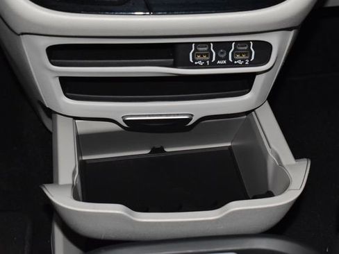 Certified 2024 Chrysler Pacifica Touring-L image 20