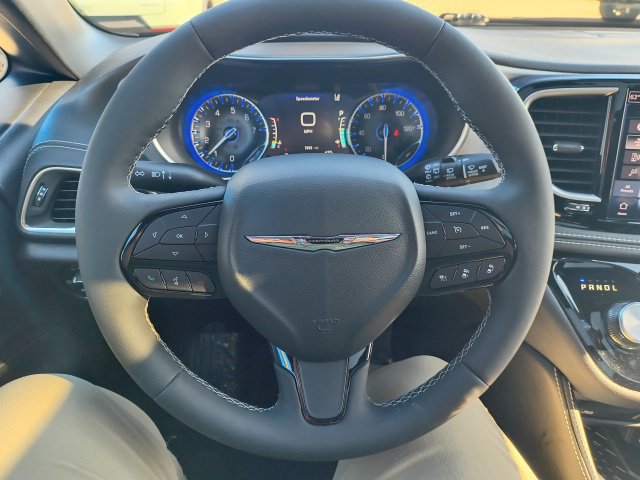 Used 2025 Chrysler Pacifica Limited w/ Uconnect Theater Family Group FWD image 20
