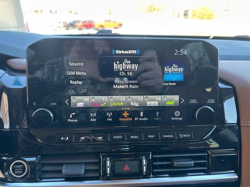 Used 2024 Nissan Pathfinder Platinum image 14