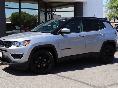 Used 2020 Jeep Compass Latitude FWD image 3