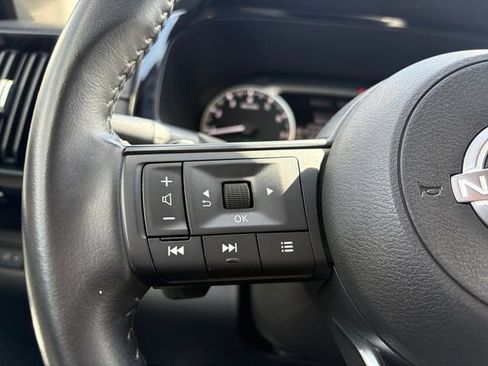 Used 2025 Nissan Pathfinder SV FWD image 27