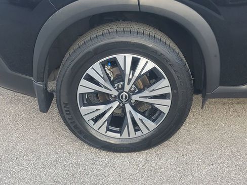 Used 2023 Nissan Rogue SV image 10