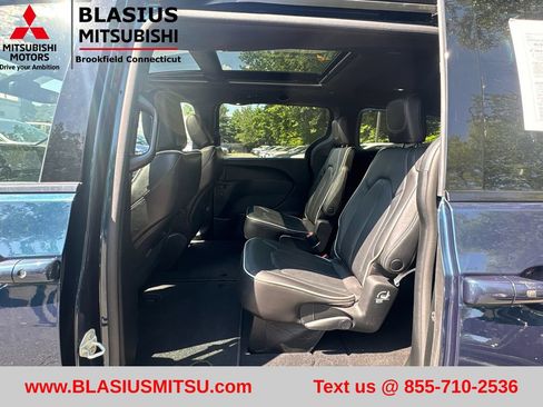 Used 2023 Chrysler Pacifica Limited w/ S Appearance Package FWD image 20