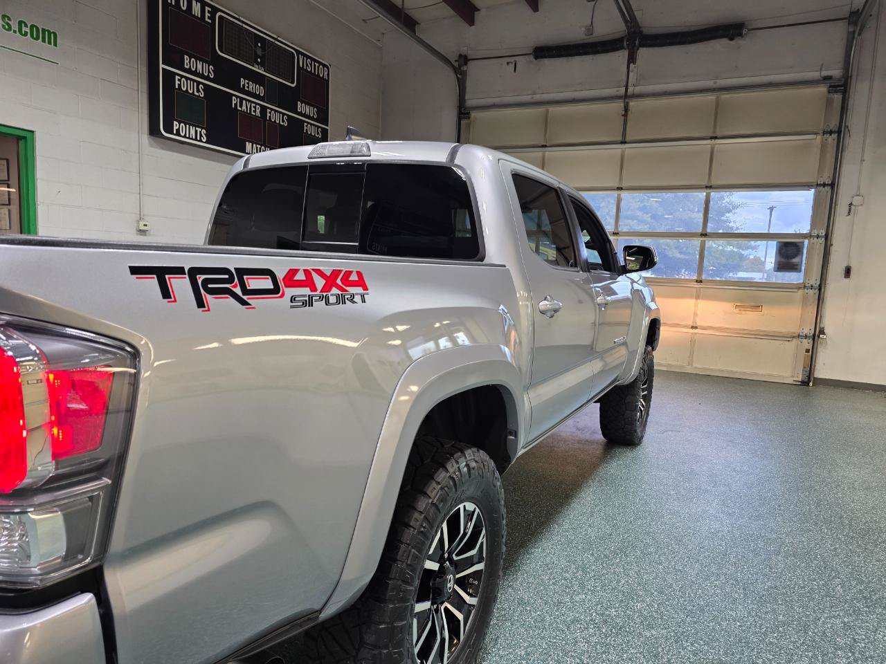 Used 2020 Toyota Tacoma TRD Sport AWD/4WD image 7