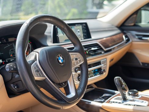 Used 2022 BMW 750i xDrive w/ Executive Package AWD/4WD image 14