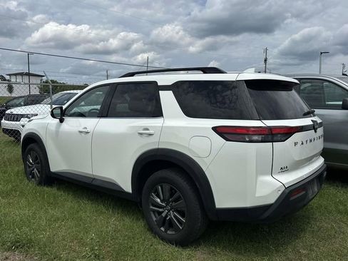 Used 2023 Nissan Pathfinder SV FWD image 14